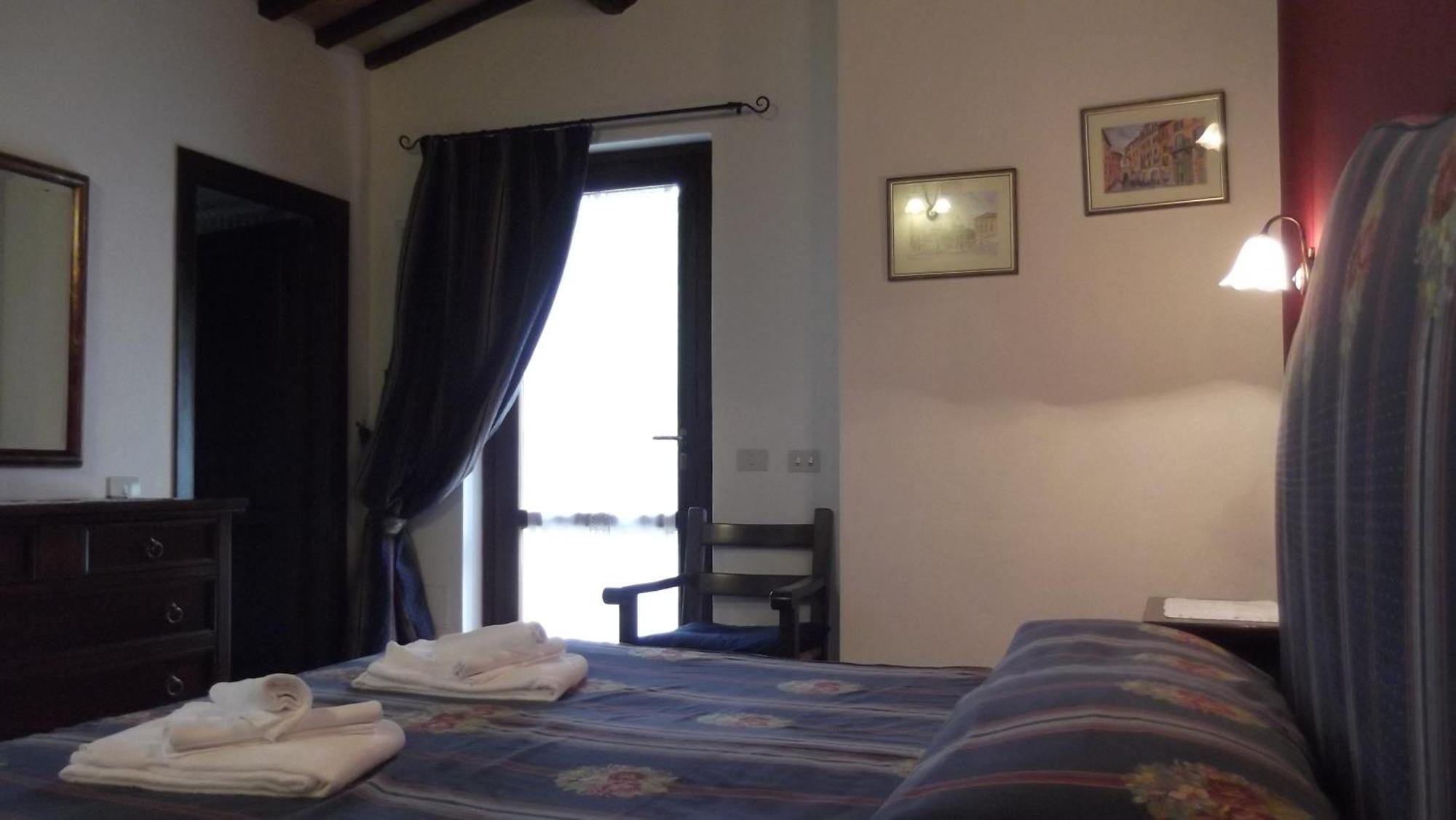 Agriturismo Tre Querce Penna San Giovanni Pokoj fotografie